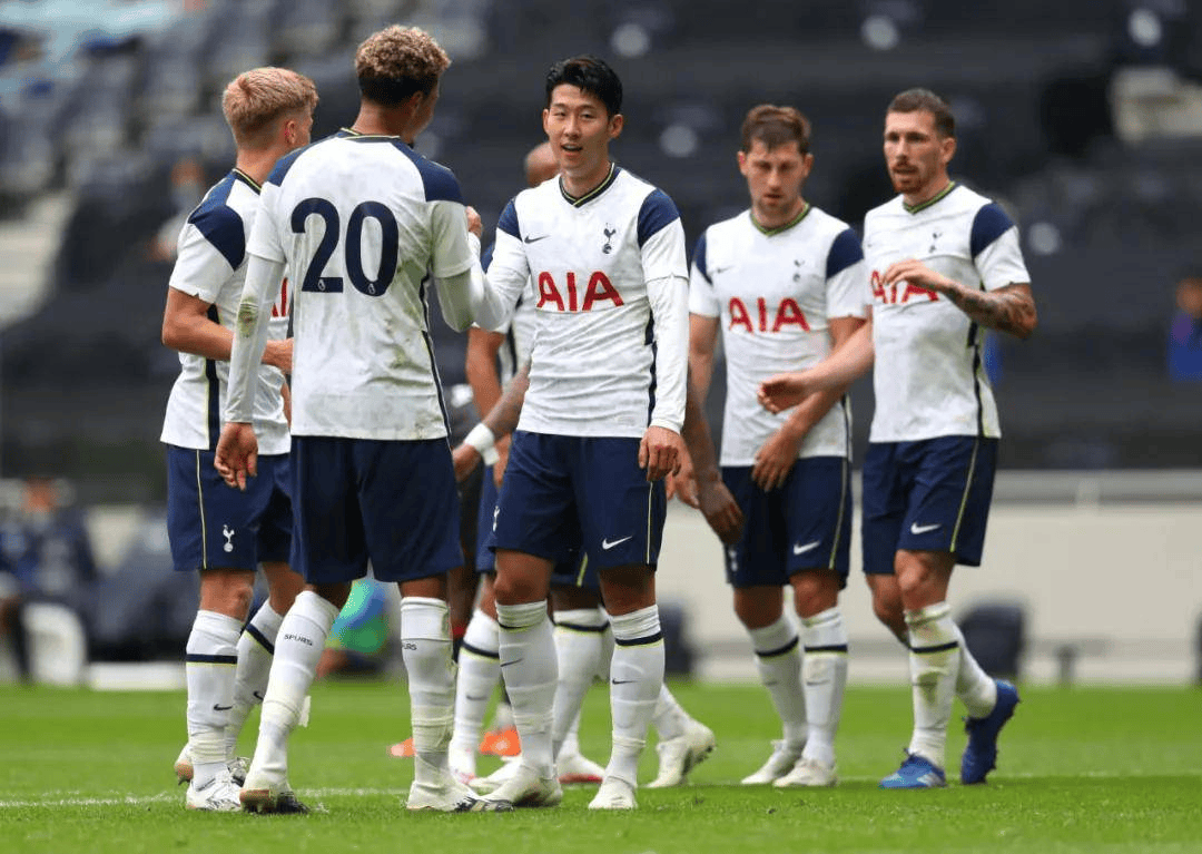 曼联客场大胜托特纳姆热刺,英超前四稳固 曼联客场大胜托特纳姆热刺,英超前四稳固