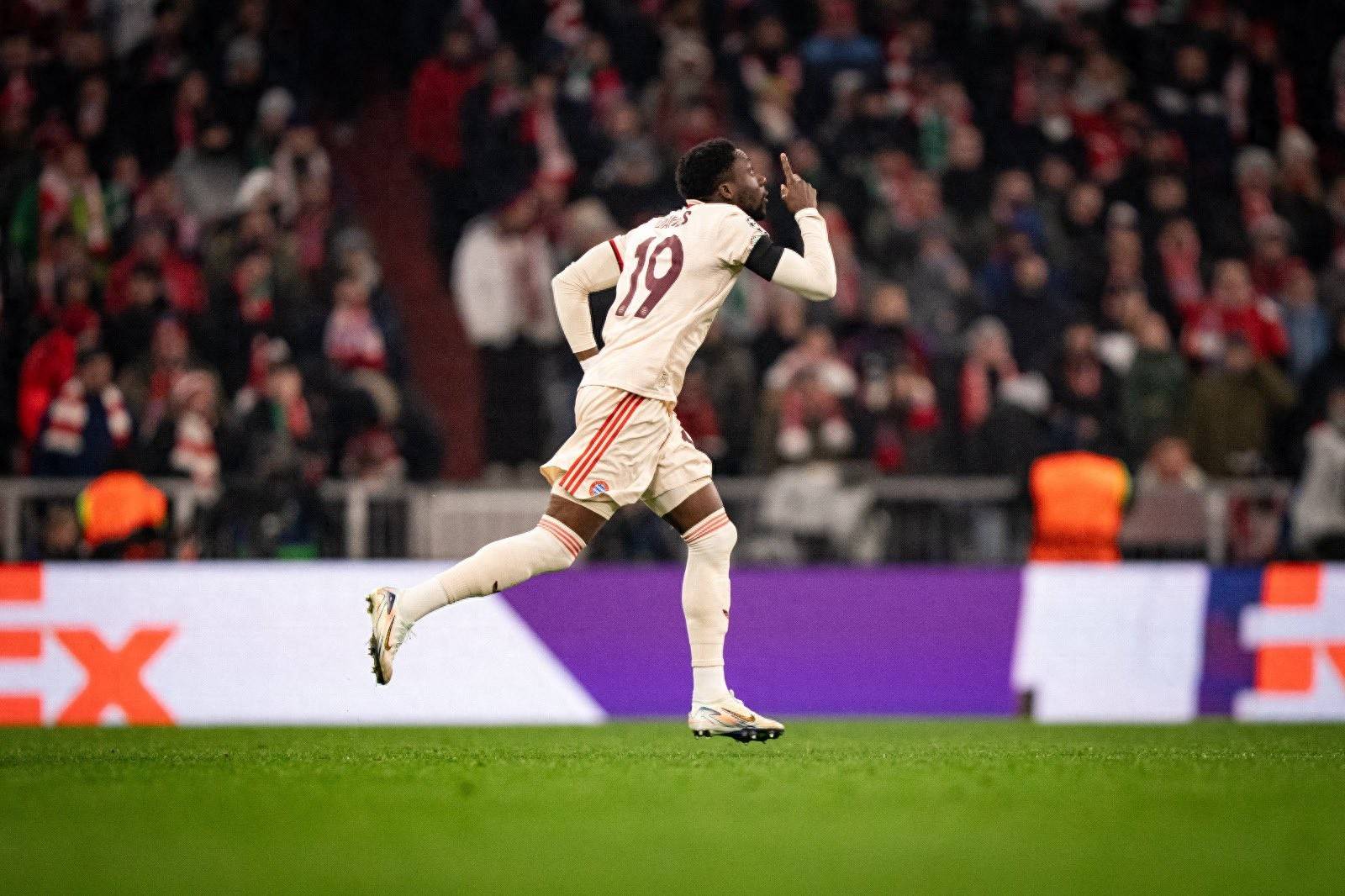 爱游戏大厅-包含拜仁慕尼黑二度战胜，夺冠前路愈发清晰的词条