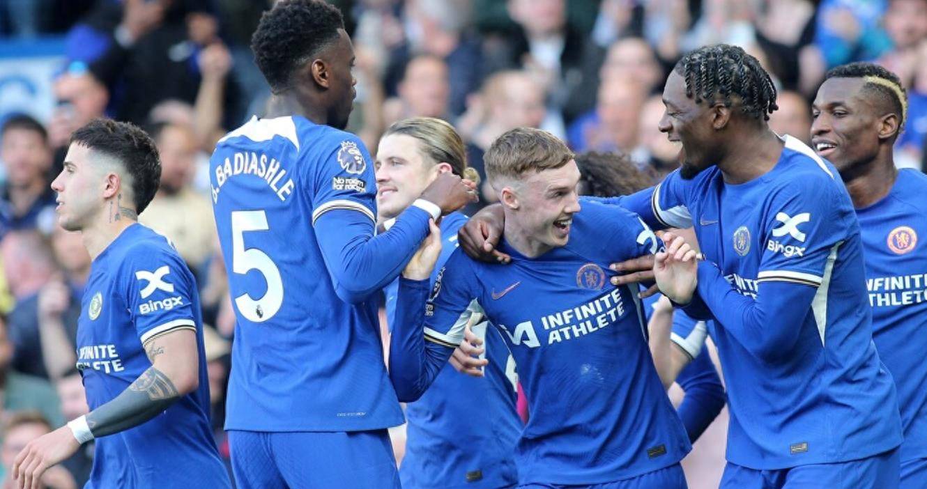 爱游戏官方-热刺客场击败伯恩利，逆转胜利庆祝