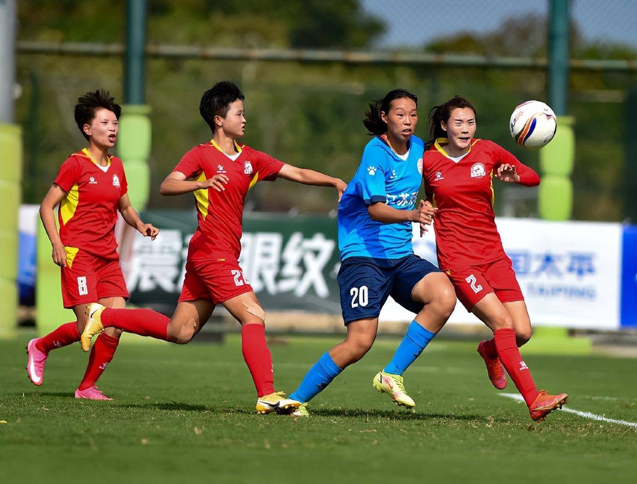 智利女足中锋突破防线，漂亮得分！的简单介绍