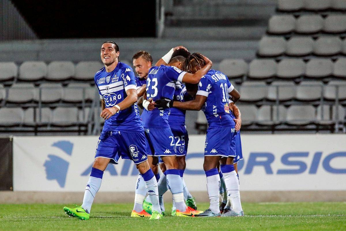 爱游戏入口-莱斯特城前锋连续进球，成为焦点的简单介绍