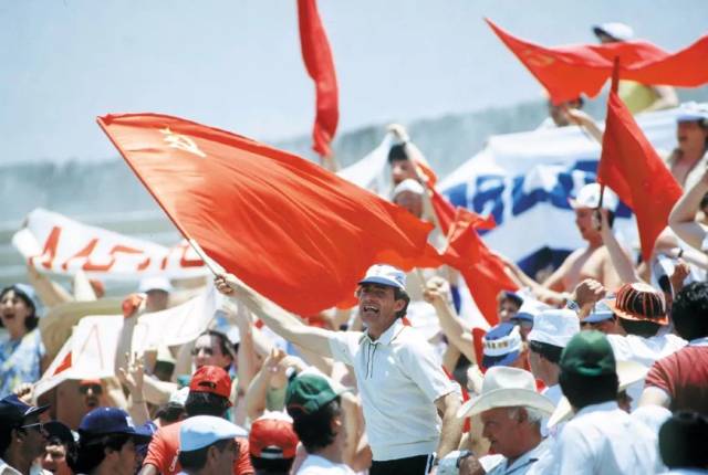 爱游戏在线-俄罗斯球队在比赛中打出耀眼战绩