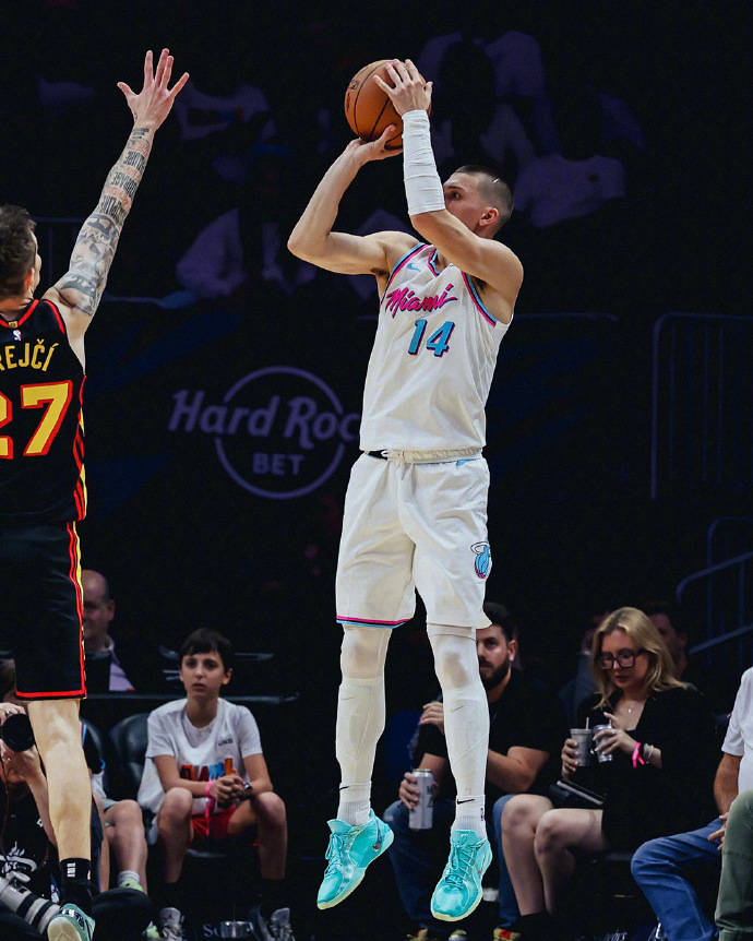 爱游戏下载-尼克斯战胜篮网顺利挺进季后赛