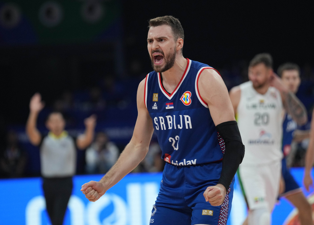 塞尔维亚队在激烈比赛中获得惊险胜利 塞尔维亚队在激烈比赛中获得惊险胜利