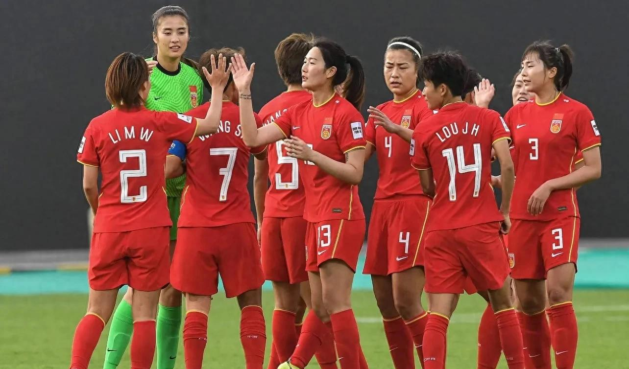 爱游戏tv-足球竞技场女足比赛前瞻，热血沸腾战况激烈的简单介绍