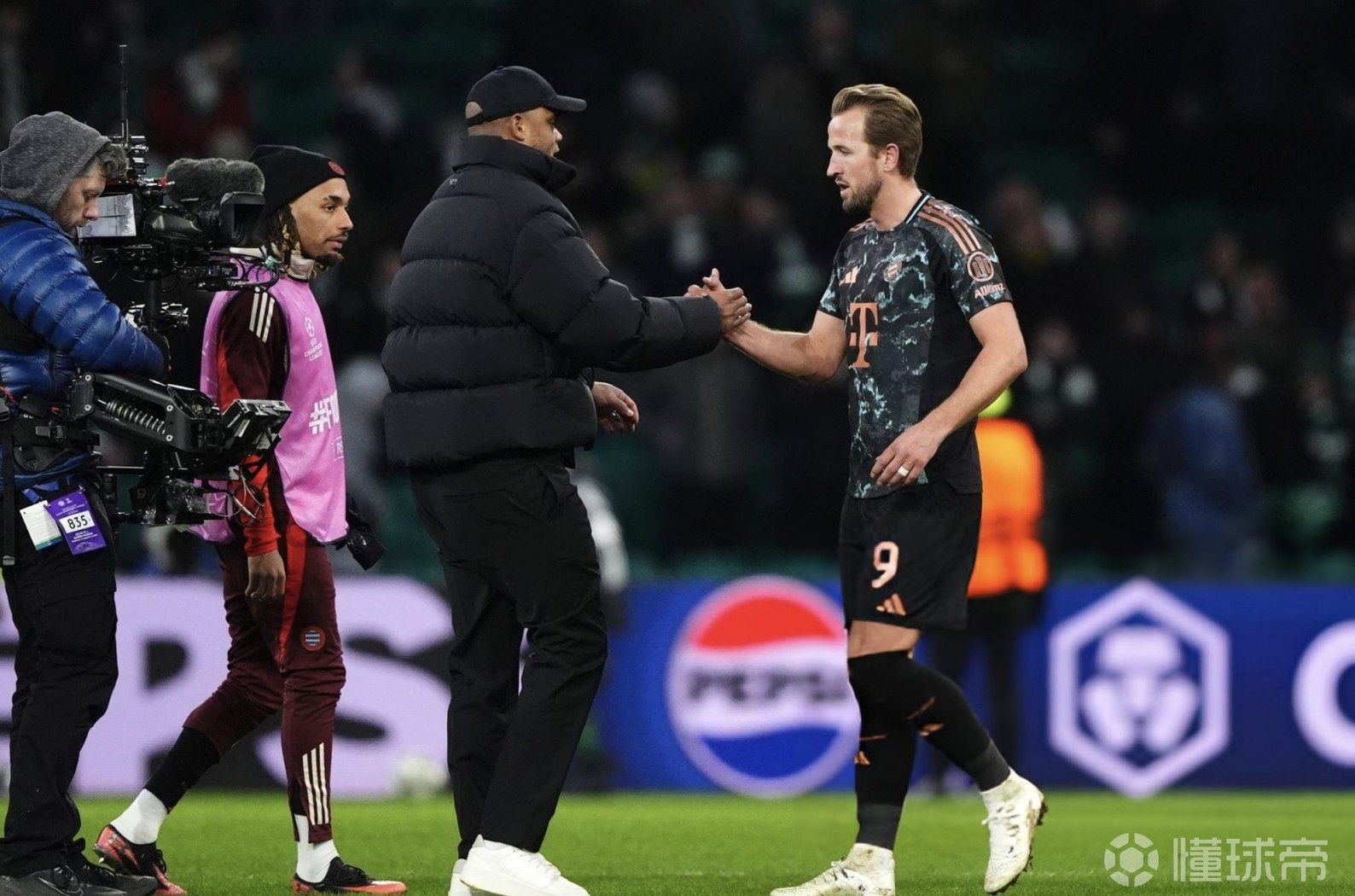 年轻球员崭露头角,展现出色表现 年轻球员崭露头角,展现出色表现