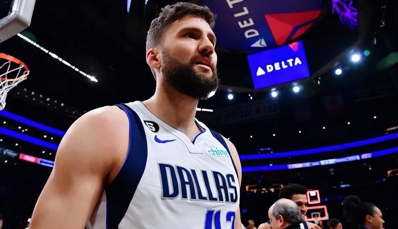 小牛主控崭露头角,带领年轻队友奋力拼搏的简单介绍 小牛主控崭露头角,带领年轻队友奋力拼搏的简单介绍