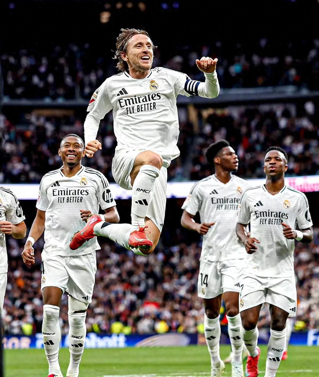 爱游戏官网-拜仁慕尼黑豪取客场胜利，力克皇马的简单介绍