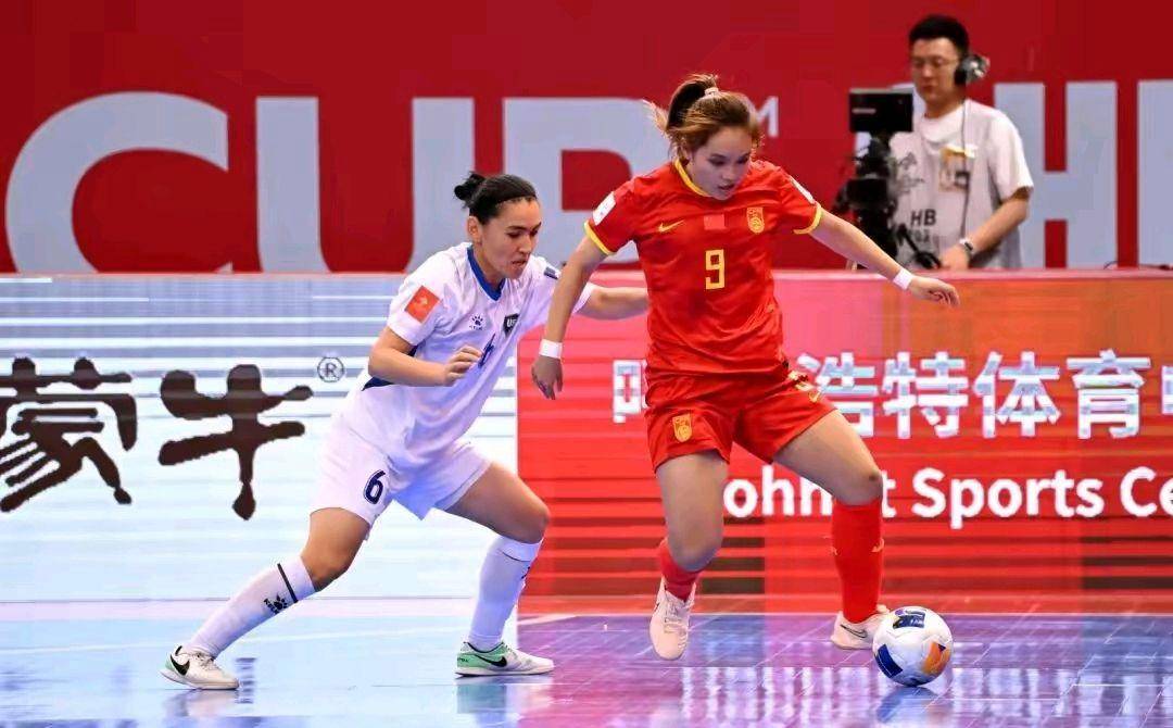 中国女足攻守兼备,展现团队精神 中国女足攻守兼备,展现团队精神