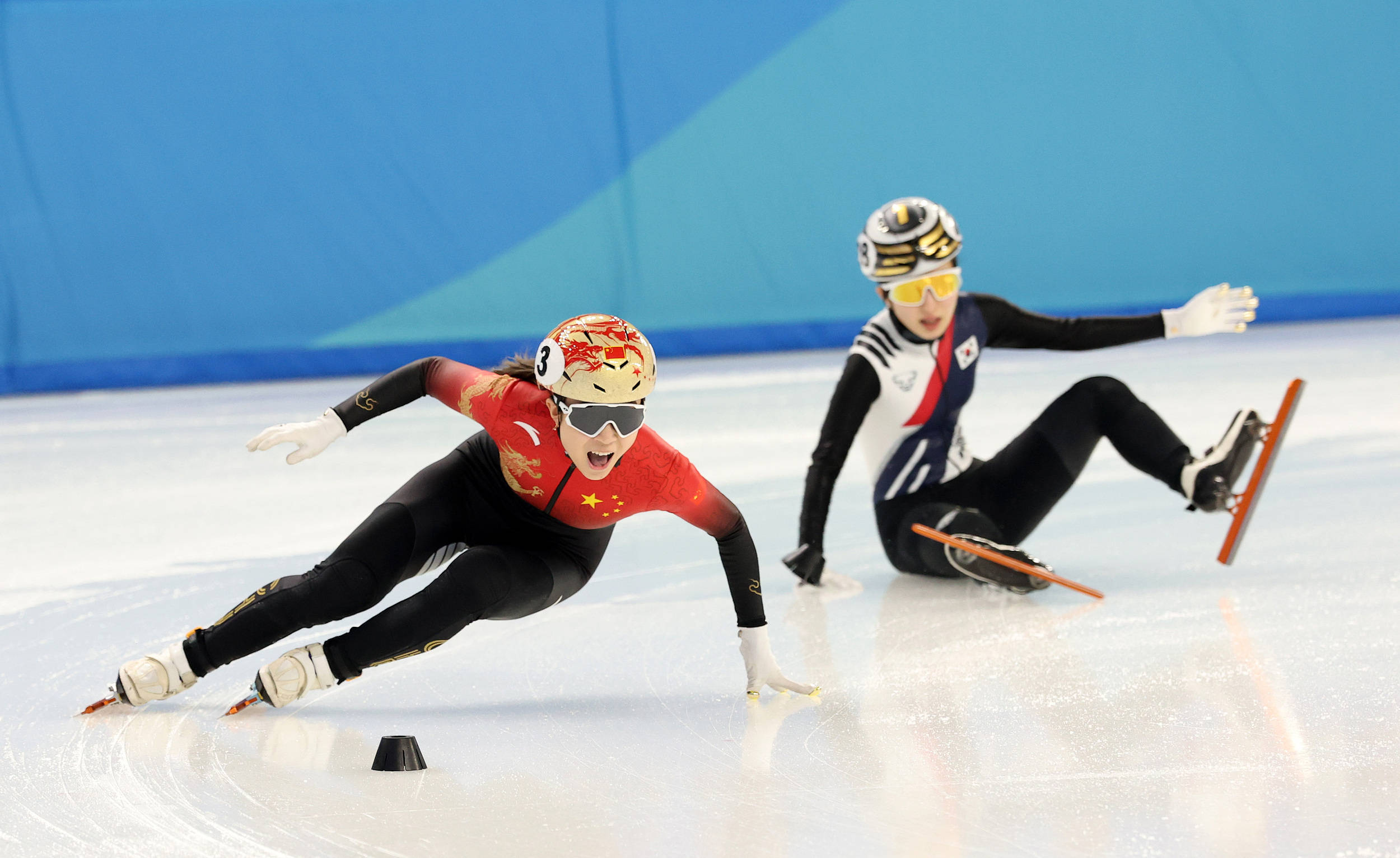 美国短道速滑队夺冠引发争议 美国短道速滑队夺冠引发争议