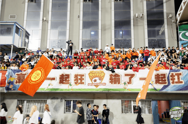 亚洲足球人气飙升，球场氛围火爆异常