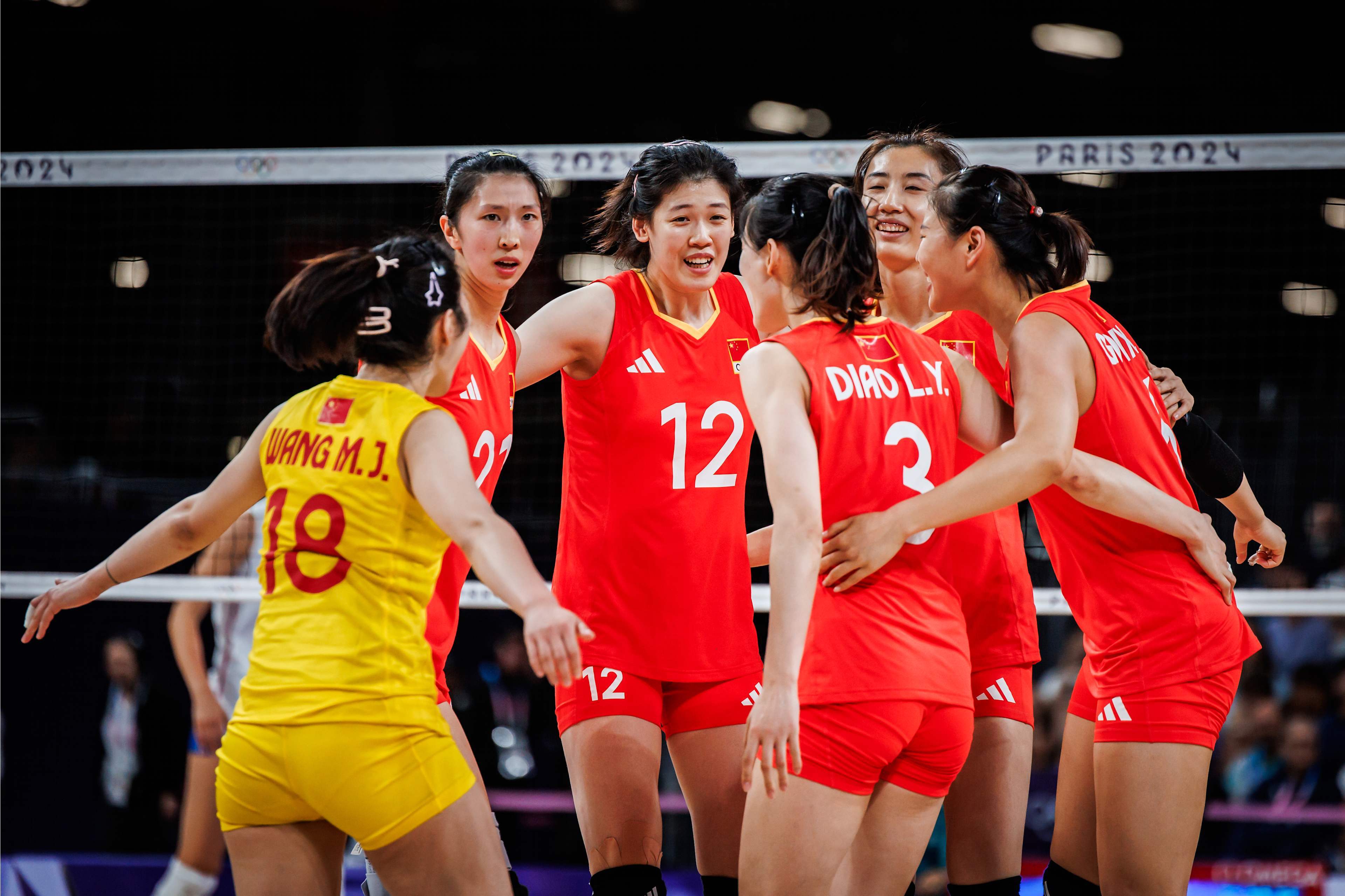 排球女子半决赛，中国队战胜对手晋级