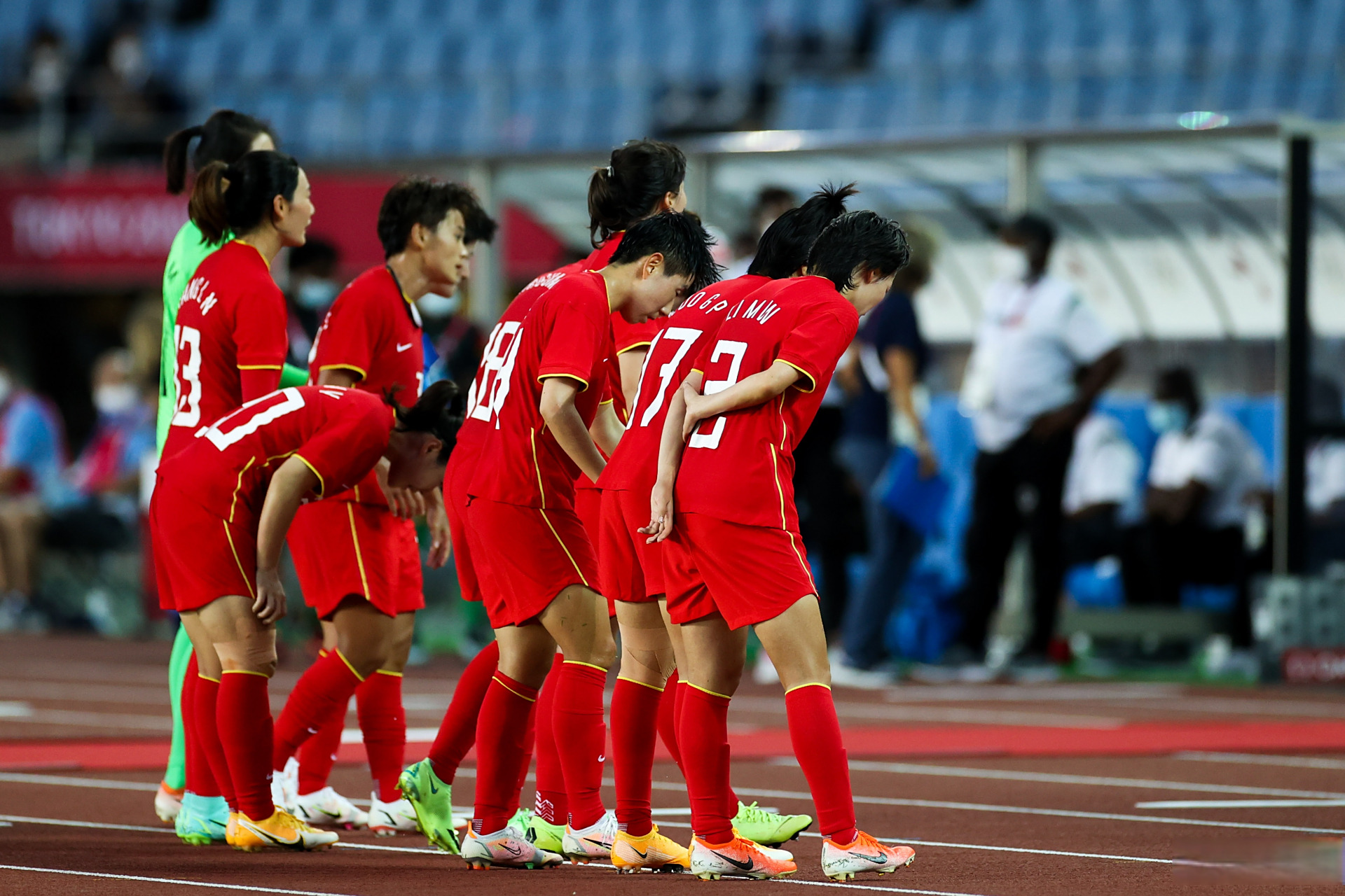 赞叹女足比赛精彩表演,感受足球运动的魅力 赞叹女足比赛精彩表演,感受足球运动的魅力