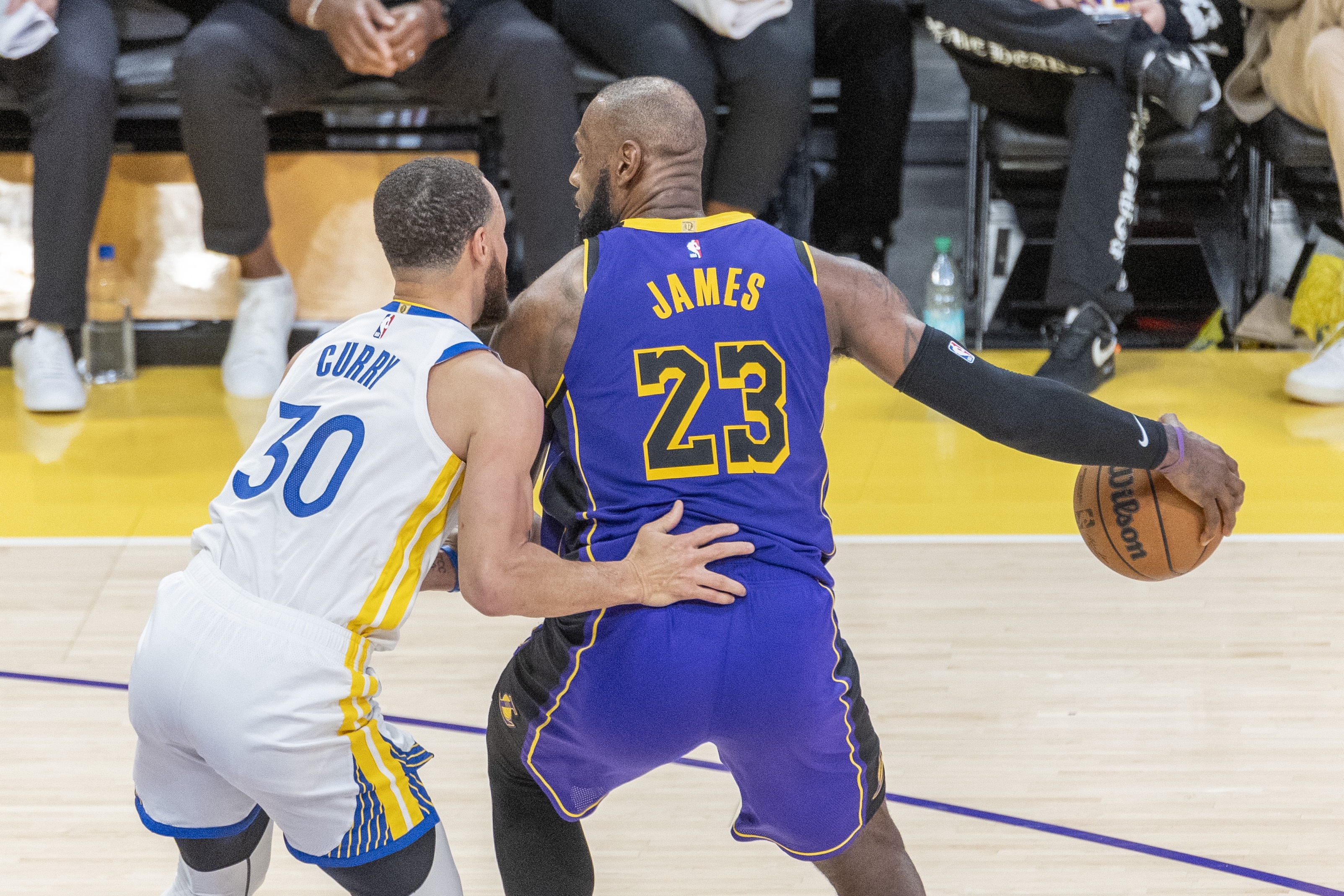 勇士再败,库里重伤落泪赛季报销 勇士再败,库里重伤落泪赛季报销