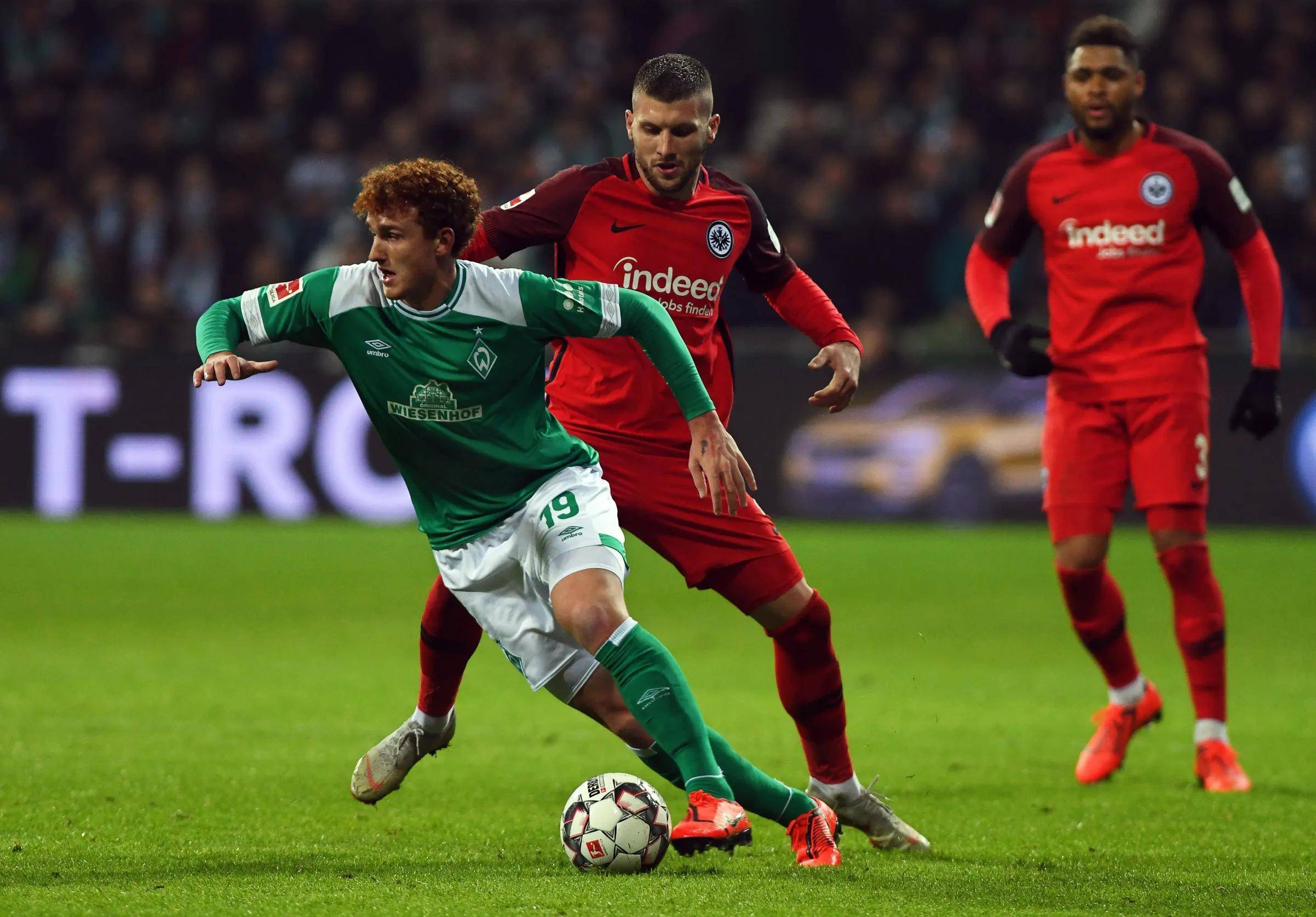 阿贾克斯战败泪别,欧冠征程终结之际 阿贾克斯战败泪别,欧冠征程终结之际