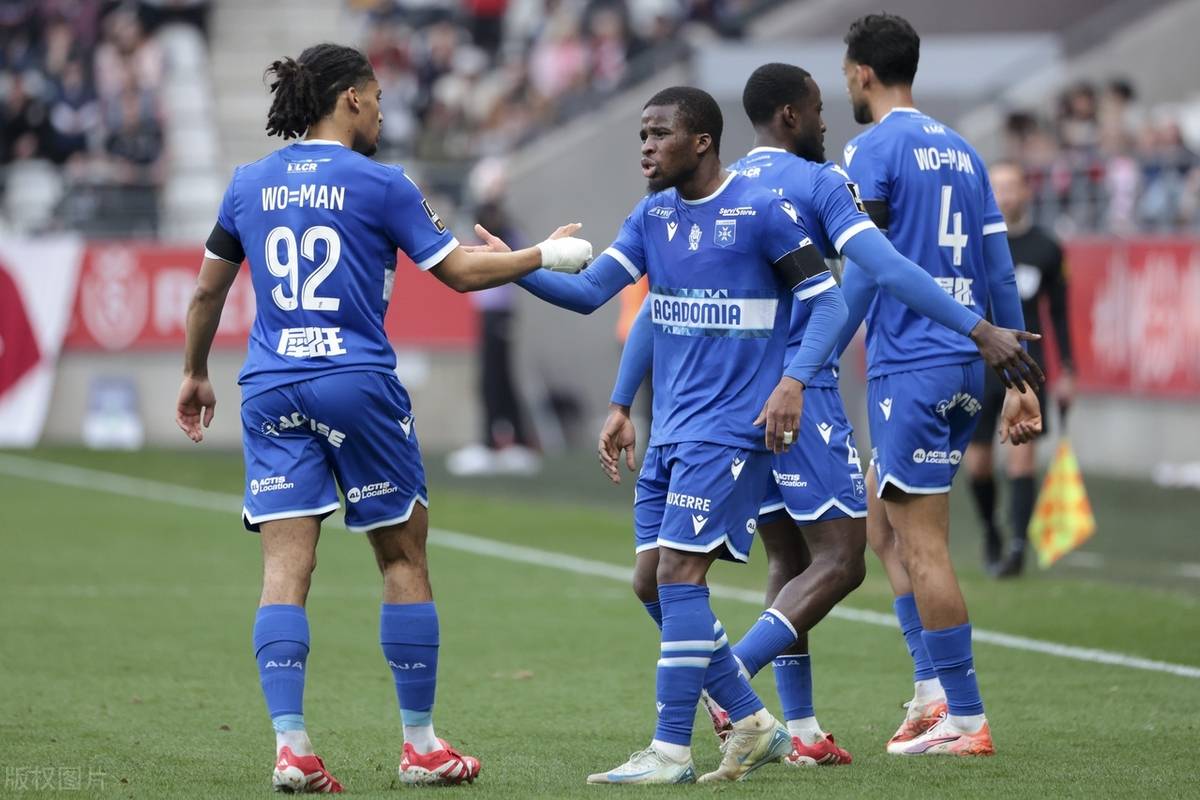 马赛客场击败尼斯,拿到三分 马赛客场击败尼斯,拿到三分