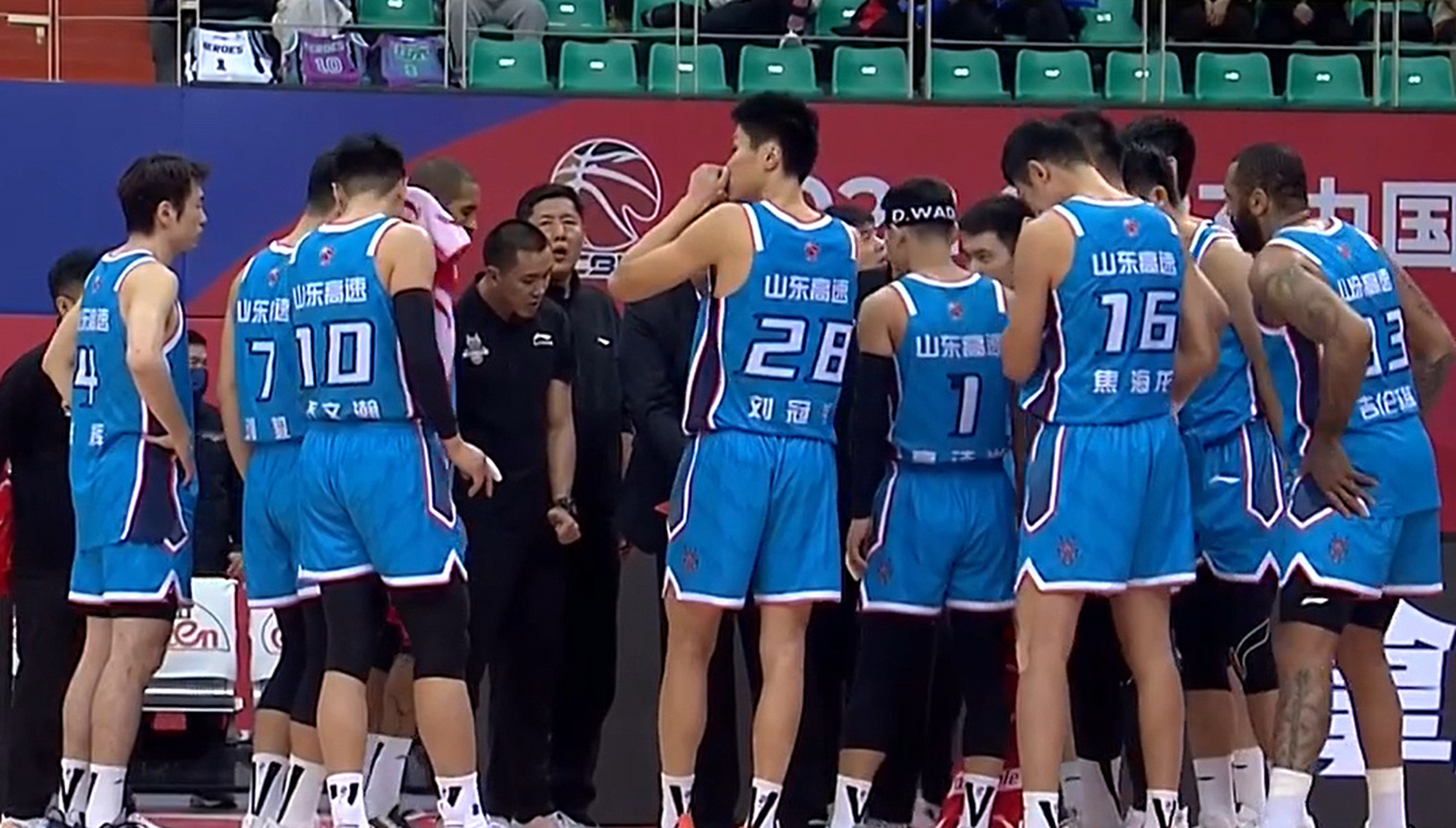 重庆男篮主场团结一心,取得胜利 重庆男篮主场团结一心,取得胜利