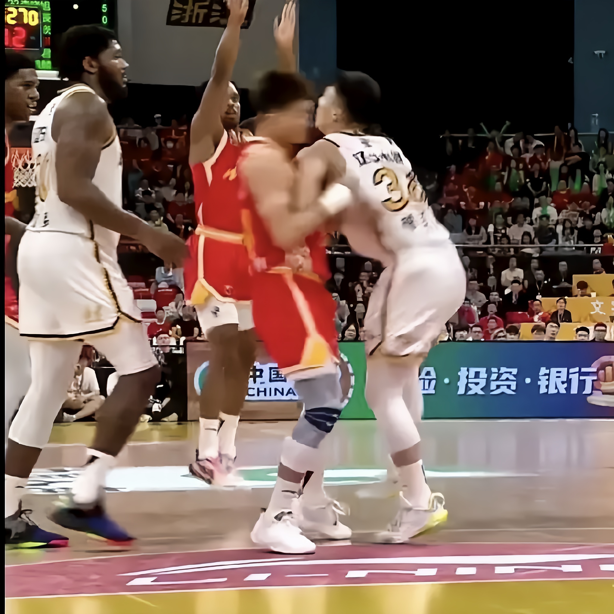 国内篮球联赛野点高潮,球迷热情高涨的简单介绍 国内篮球联赛野点高潮,球迷热情高涨的简单介绍