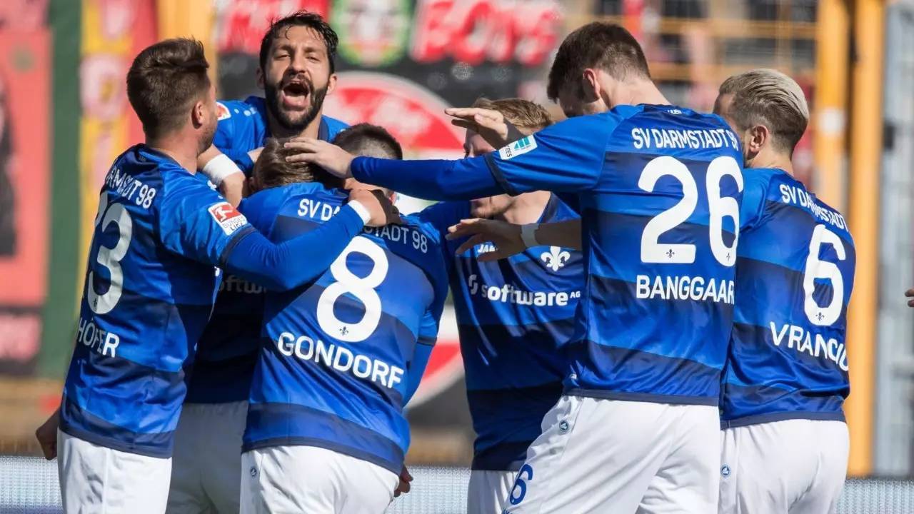 沙尔克防守不力,多场比赛失球过多成弱点 沙尔克防守不力,多场比赛失球过多成弱点