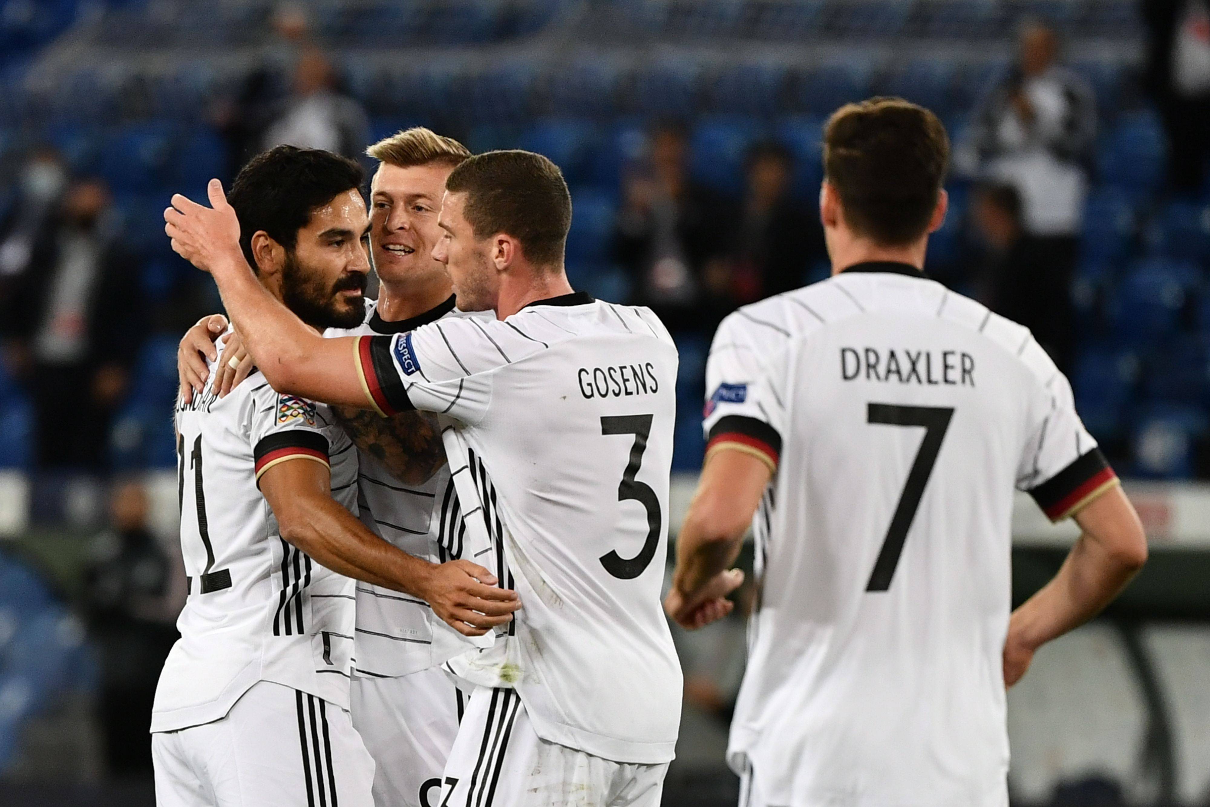 爱游戏下载-瑞士逼平波兰，小组晋级尚未确定