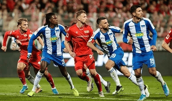 沙尔克球队遭遇五连败,陷入降级区 沙尔克球队遭遇五连败,陷入降级区