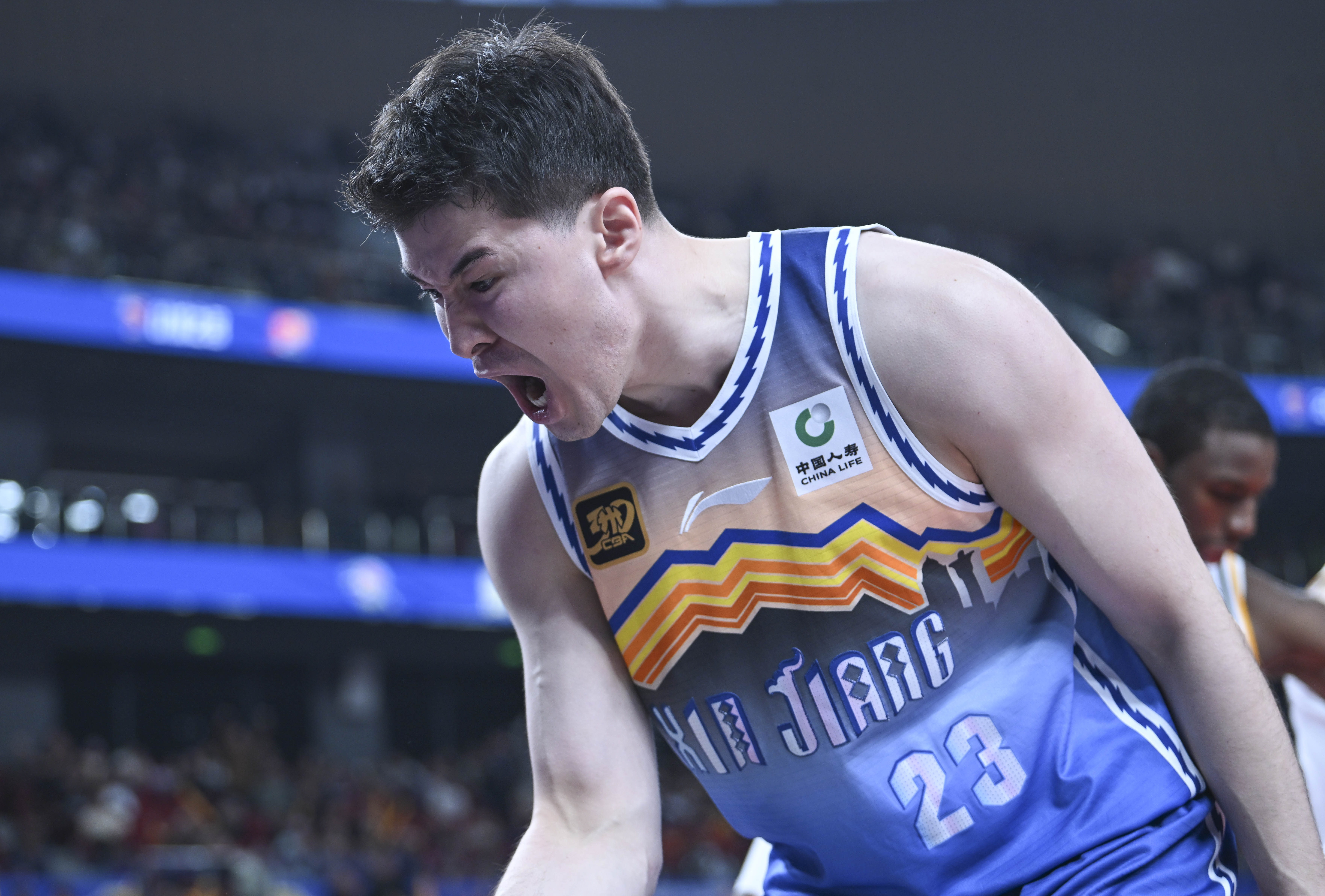 新疆队在最新一轮比赛中赢得胜利,状态火热 新疆队在最新一轮比赛中赢得胜利,状态火热