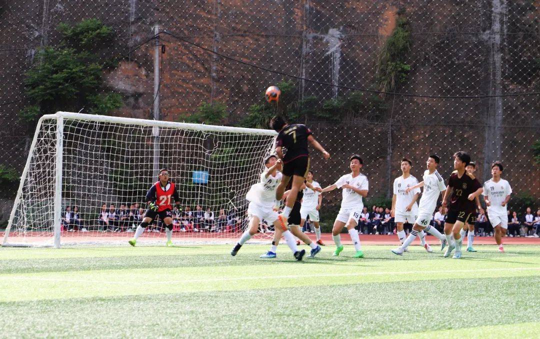 爱游戏入口-足球竞技场上的精彩瞬间让人难以忘怀！