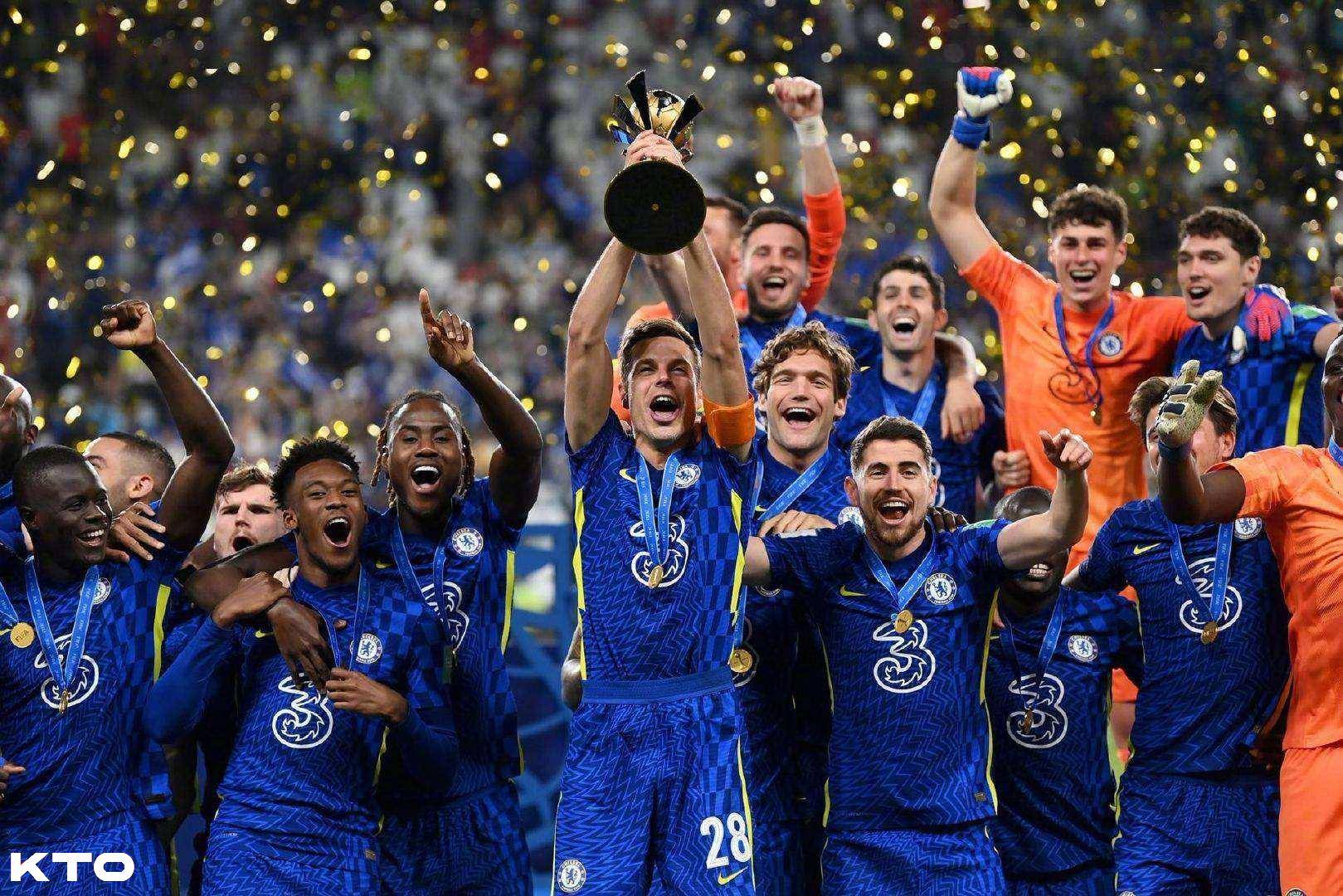 爱游戏APP-足球职业赛场上火爆比赛频发，顶尖球队对决的简单介绍