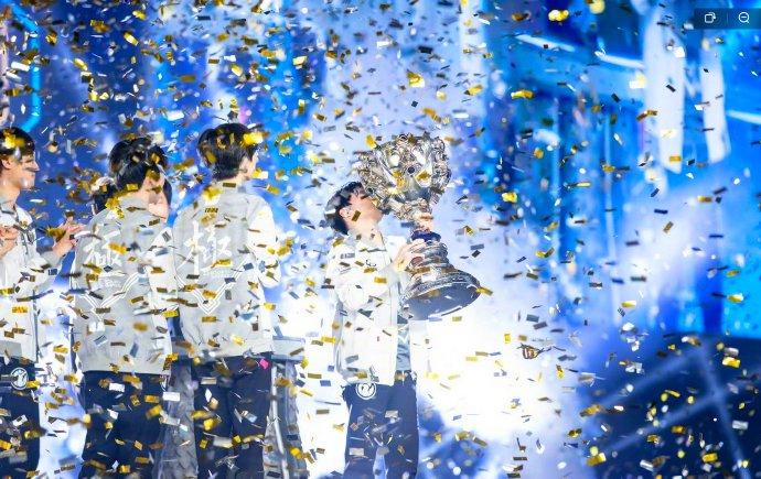 爱游戏体育-EDG轻取GEN，Inspired单局斩获MVP鏖战多局半决赛，点燃全场激情