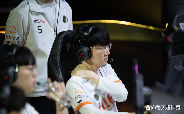 DK绝杀C9,Chovy单局斩获MVP焦点之战2025世界赛,留下经典瞬间 DK绝杀C9,Chovy单局斩获MVP焦点之战2025世界赛,留下经典瞬间