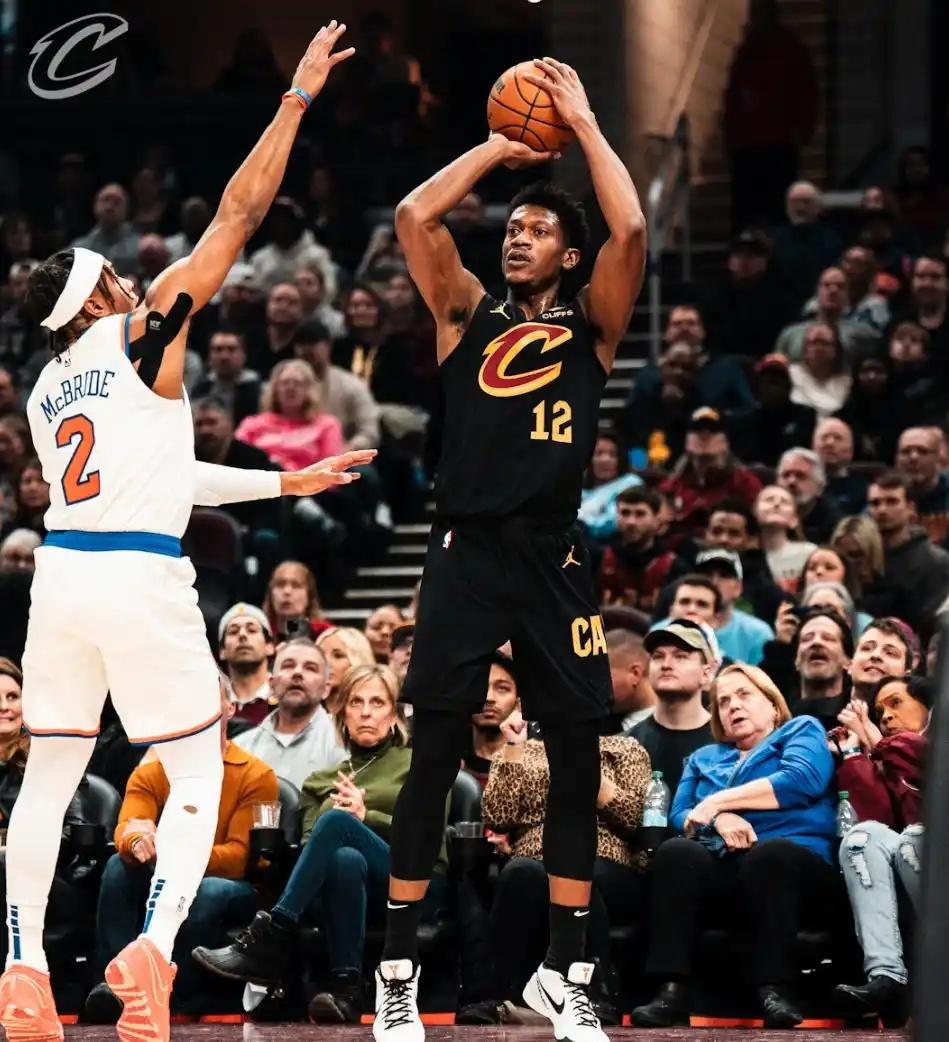 尼克斯负于骑士,勇士客场惜败掘金的简单介绍 尼克斯负于骑士,勇士客场惜败掘金的简单介绍