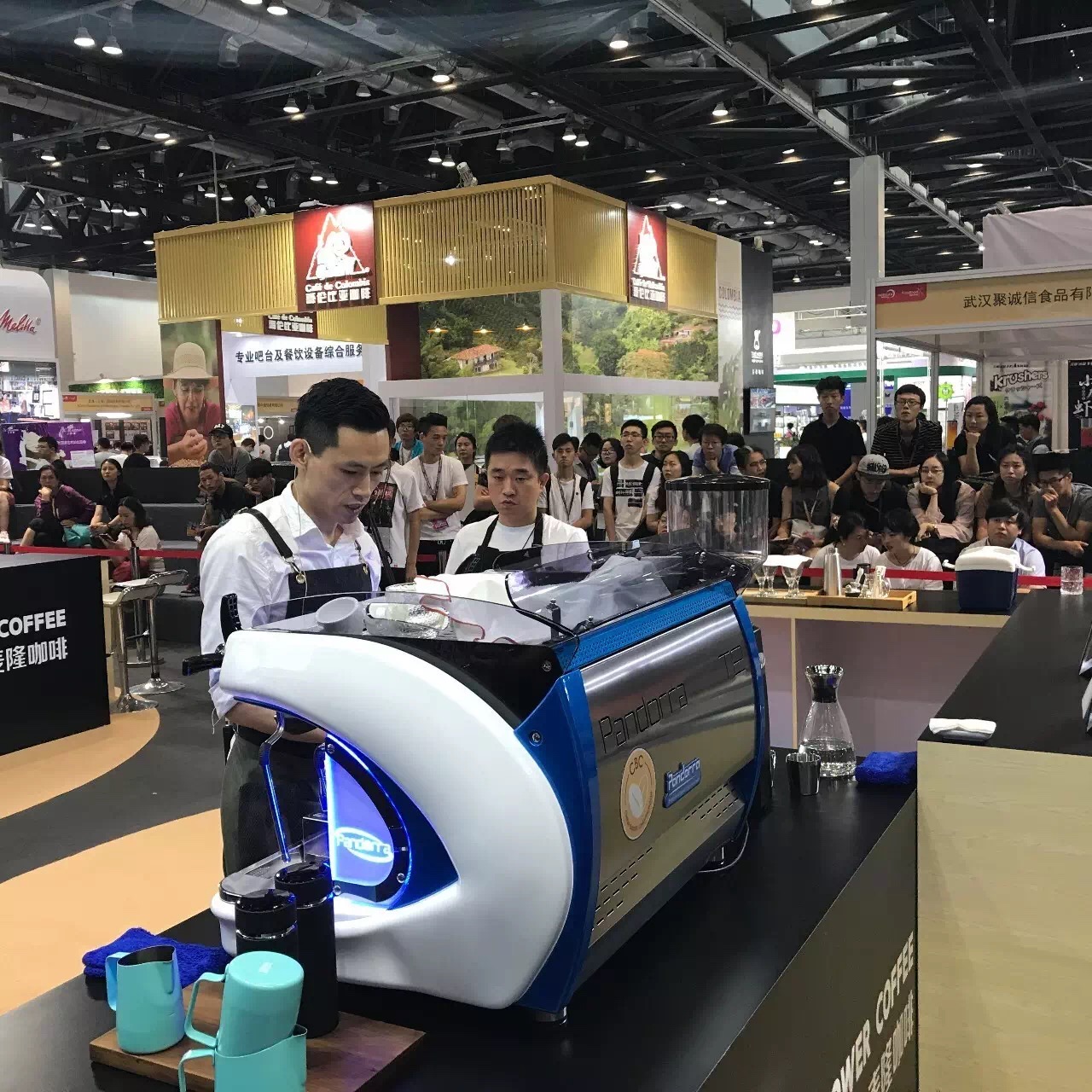 爱游戏APP-HKA血洗100T，BDD单局斩获MVP激烈交锋成都决赛之夜，成为赛场最大亮点