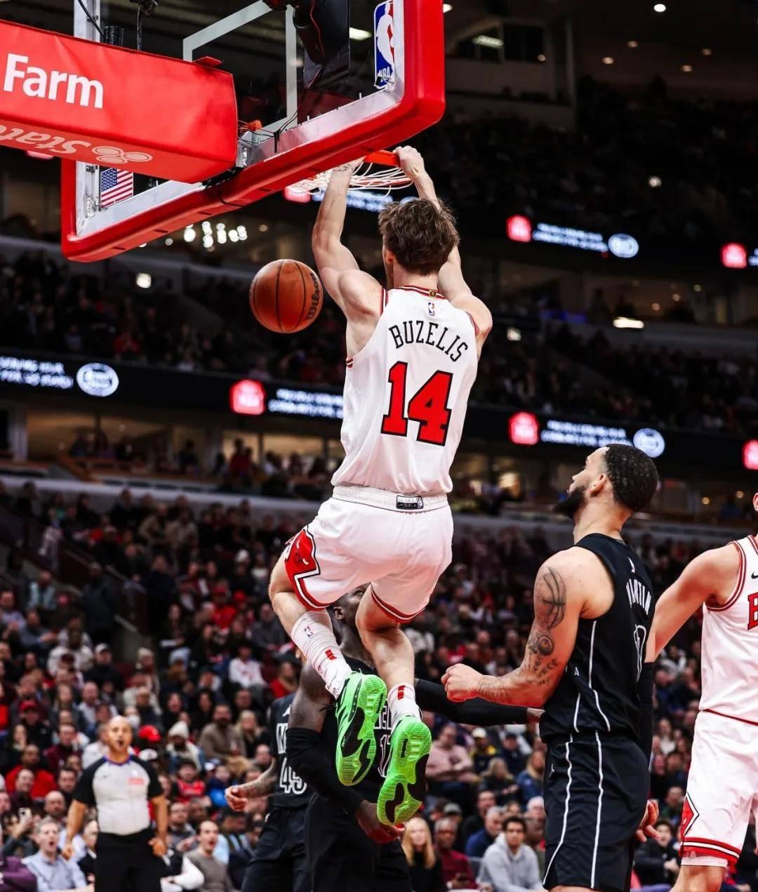 爱游戏APP-公牛客场击败魔术，拉文砍下27分