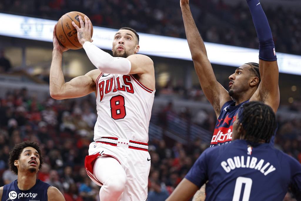 公牛客场击败魔术,拉文砍下27分 公牛客场击败魔术,拉文砍下27分