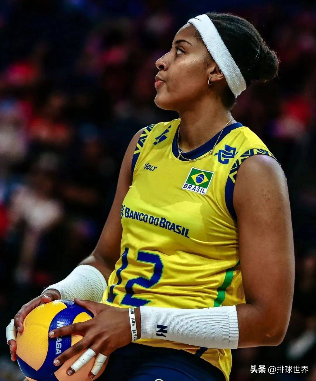 巴西女排队员奋勇拼搏,夺取冠军 巴西女排队员奋勇拼搏,夺取冠军