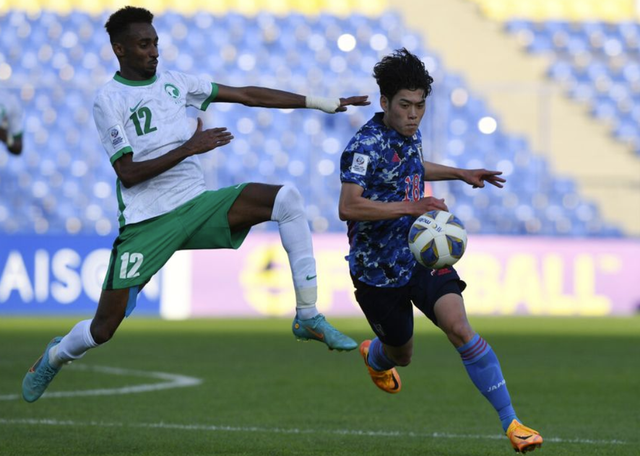 杭州绿城中场金埃一:全力以赴,战胜强队,为球队正名 杭州绿城中场金埃一:全力以赴,战胜强队,为球队正名